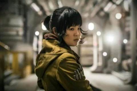 “Bật mí” về nữ diễn viên gốc Việt tham gia bom tấn Star Wars Nữ diễn viên gốc Việt Kelly Marie Tran sẽ đảm nhiệm vai trò quan trọng trong Star Wars phần 8.