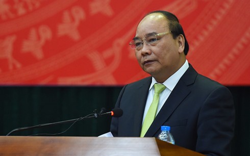 Vì sao người giàu đi nước ngoài chữa bệnh đông như vậy? Thủ tướng Nguyễn Xuân Phúc phát biểu tại hội nghị.