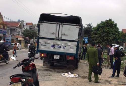 Keo rò rỉ từ xe tải, nhiều người đi đường gặp nạn Chiếc xe do Hà điều khiển bị tạm giữ.