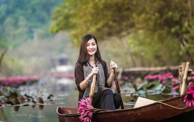 Thiếu nữ tại chùa Hương bất ngờ được phong... Bùi Huyền Trang