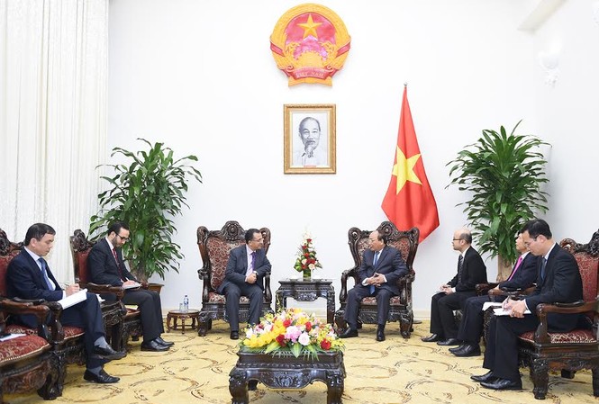 Thủ tướng Nguyễn Xuân Phúc tiếp Đại sứ Maroc và Đông Ti-mo Thủ tướng Nguyễn Xuân Phúc tiếp Đại sứ Marocco Azzeddine Farhane.