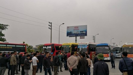 Minh bạch, chống 'lợi ích nhóm' trong việc điều chuyển luồng tuyến Sau khi bị điều chuyển từ bến xe Mỹ Đình về Nước Ngầm, hoạt động của các doanh nghiệp gặp khó khăn nên liên tiếp có đơn cầu cứu các cơ quan chức năng xem xét lại.