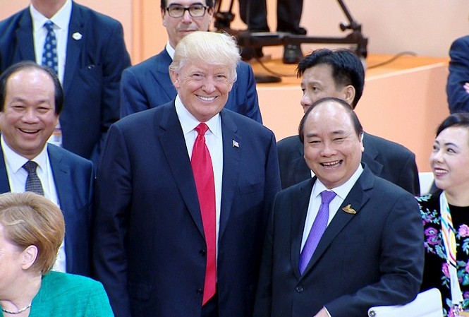 Tổng thống Trump khẳng định sẽ sang Việt Nam Thủ tướng Nguyễn Xuân Phúc gặp Tổng thống Mỹ