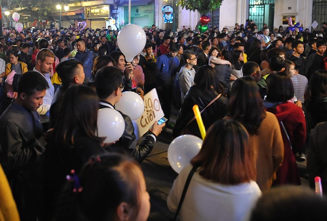Hà Nội: 'Bóng cười' xuống phố đêm giao thừa Hà Nội: 'Bóng cười' xuống phố đêm giao thừa