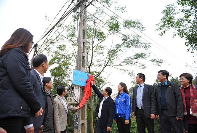 Khánh thành công trình thắp sáng đường quê Yên Bái Quang cảnh khánh thành công trình thắp sáng đường quê