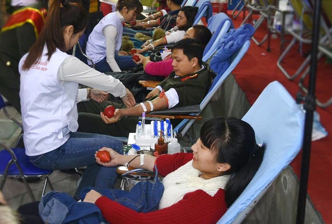 Sẻ chia giọt hồng hưởng ứng Tháng Thanh niên Sẻ chia giọt hồng hưởng ứng Tháng Thanh niên