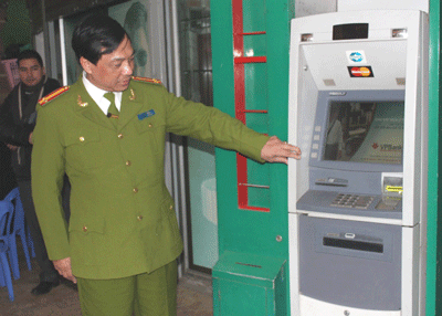 Từ 1/4, ATM phải lắp cảm biến, phòng bị phá Từ 1/4, ATM phải lắp cảm biến, phòng bị phá