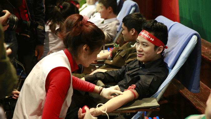 Nhiều ca sĩ tỏa sáng cùng Chủ nhật Đỏ - ảnh 1