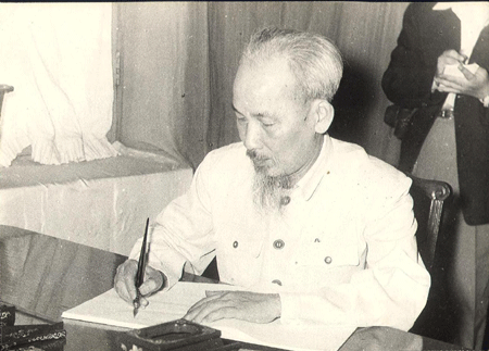 Làm theo Di chúc của Người và giữ trọn lời thề với Người - ảnh 1