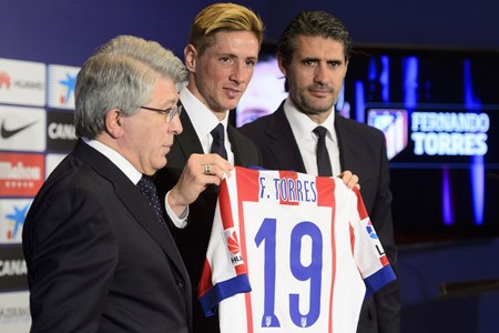 Hơn 4 vạn CĐV chào đón Torres ở Atletico - ảnh 1