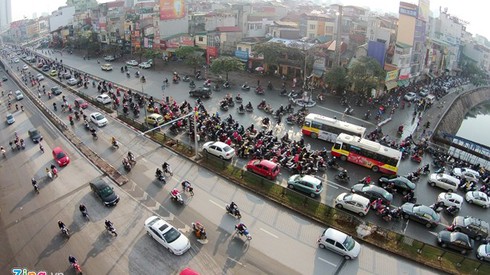 Cầu vượt trăm tỷ thành nút thắt gây ùn tắc giao thông - ảnh 1
