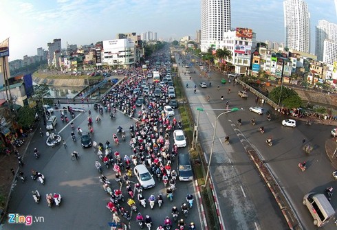 Cầu vượt trăm tỷ thành nút thắt gây ùn tắc giao thông - ảnh 2