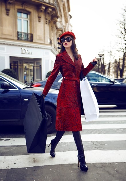 Ngọc Trinh diện áo 200 triệu đồng dạo chơi Paris - ảnh 1