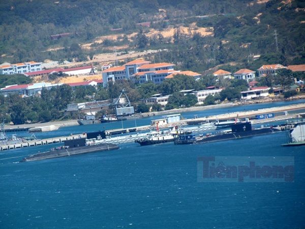 Quốc kỳ tung bay trên tàu ngầm HQ-184 Hải Phòng - ảnh 15
