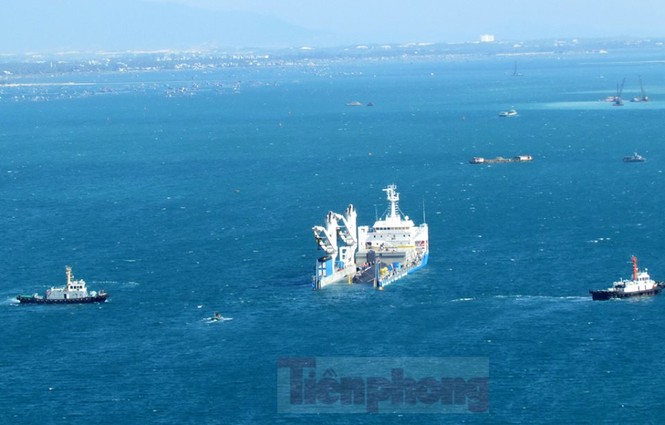 Quốc kỳ tung bay trên tàu ngầm HQ-184 Hải Phòng - ảnh 9