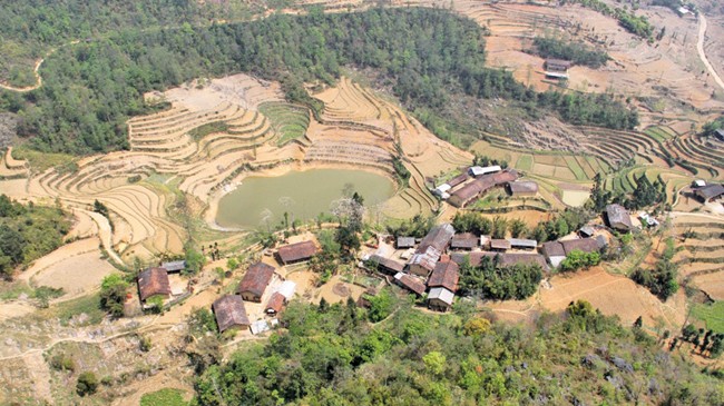 Nghiêng mình ở tọa độ thiêng - ảnh 1