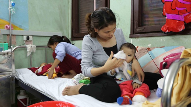 13 bệnh viện TƯ cam kết không còn nằm ghép: Liệu có khả thi? - ảnh 1
