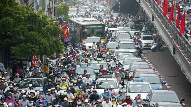 Chống ùn tắc giao thông Hà Nội: Đánh giá tác động của nhà cao tầng - ảnh 1