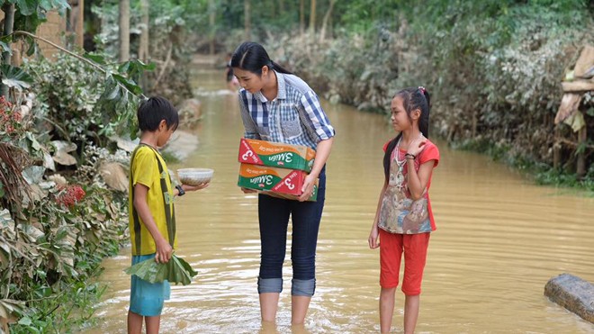 Hoa hậu, nghệ sỹ hành động vì miền Trung - ảnh 2
