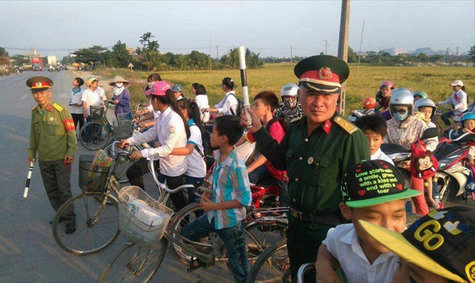 12 năm cầm gậy tre làm 'CSGT bất đắc dĩ' - ảnh 2
