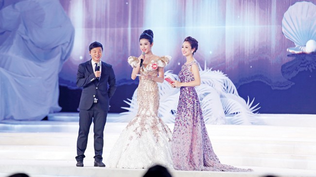 Người đẹp và những vòng “thót tim” - ảnh 1