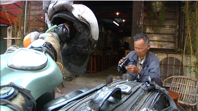Phượt thủ dị nhân tuổi 86 và chiếc xe máy cổ lỗ sĩ - ảnh 2