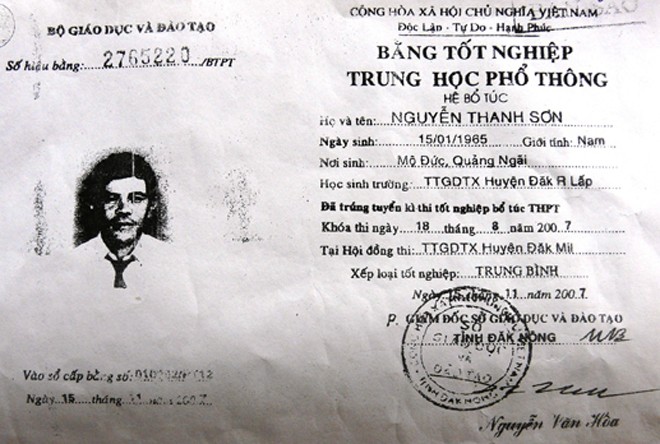 Hàng loạt cán bộ “xài” bằng giả - ảnh 1