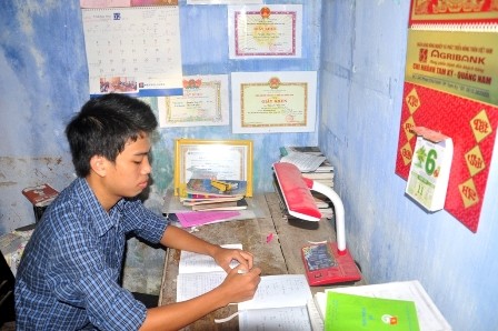 Chuyện của thủ khoa nhịn ăn sáng đi học - ảnh 1