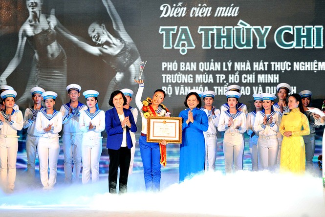 Vinh danh 6 công dân trẻ tiêu biểu năm 2014 - ảnh 1