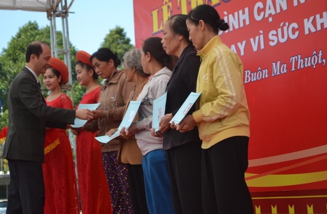 10 nghìn thẻ bảo hiểm y tế đến với hộ cận nghèo Tây Nguyên - ảnh 1
