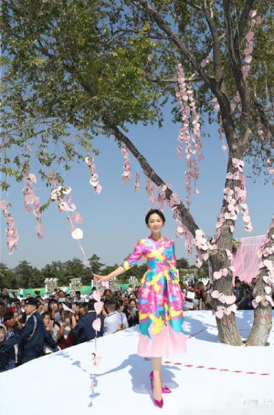 Ngưỡng mộ 'nhan sắc không tuổi' của Lưu Gia Linh - ảnh 5