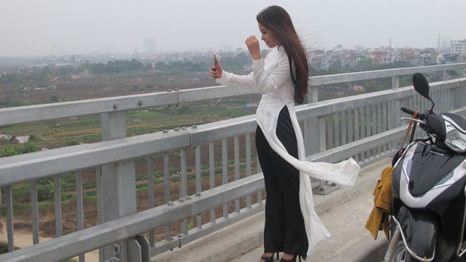 Bát nháo giao thông trên cầu Nhật Tân - ảnh 7