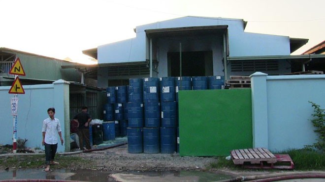 Xưởng sơn cháy dữ dội sau nhiều tiếng nổ lớn lúc tinh mơ - ảnh 2