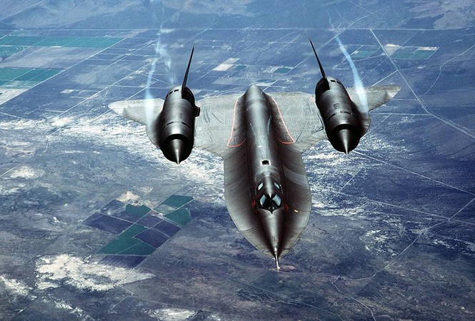 Tận thấy ‘Huyền thoại Chiến tranh Lạnh’ SR-71 Blackbird - ảnh 1