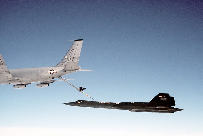 Tận thấy ‘Huyền thoại Chiến tranh Lạnh’ SR-71 Blackbird - ảnh 3