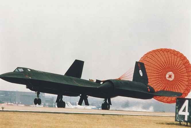 Tận thấy ‘Huyền thoại Chiến tranh Lạnh’ SR-71 Blackbird - ảnh 9