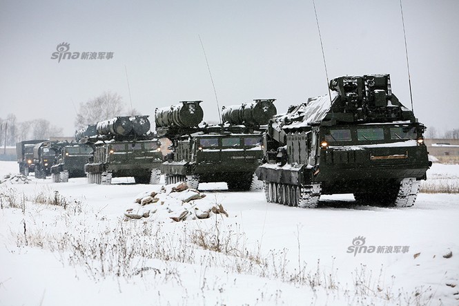 Nga di chuyển S-300VM giữa tuyết trời lạnh giá - ảnh 1