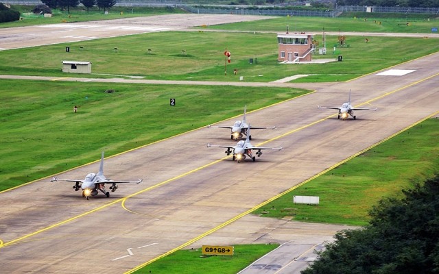 Tận thấy tiêm kích ‘Đại bàng vàng’ FA-50 thả bom - ảnh 3