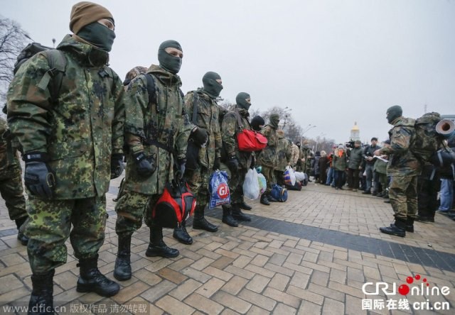 Rưng rưng lệ tiễn người vào vùng chiến sự Đông Ukraine - ảnh 6