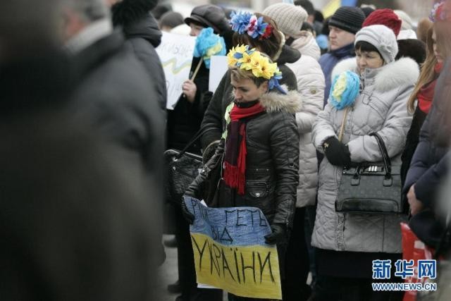 Rưng rưng lệ tiễn người vào vùng chiến sự Đông Ukraine - ảnh 7