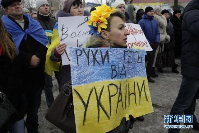 Rưng rưng lệ tiễn người vào vùng chiến sự Đông Ukraine - ảnh 9