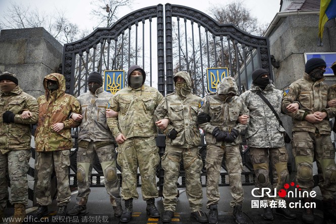 ‘Tiểu đoàn tiễu phạt’ bao vây Bộ Quốc phòng Ukraine - ảnh 1