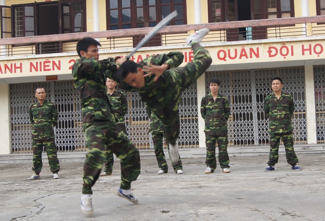 Cảnh sát biển vượt sóng, giữ chủ quyền - ảnh 2