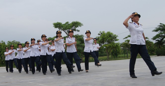 Cảnh sát biển vượt sóng, giữ chủ quyền - ảnh 3