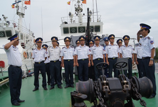 Cảnh sát biển vượt sóng, giữ chủ quyền - ảnh 4