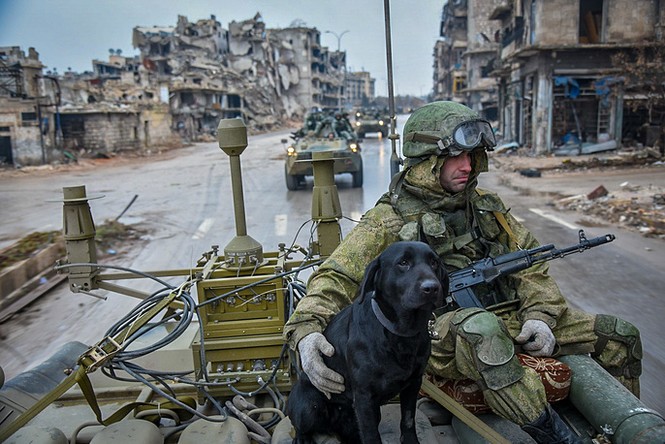 Công binh Nga cày xới từng mét đất Aleppo - ảnh 1
