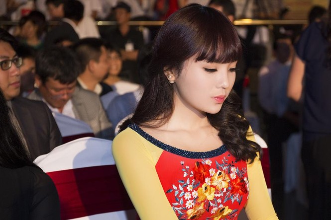 Hoa hậu Kỳ Duyên đẹp ngỡ ngàng với tóc mái ngố - ảnh 9