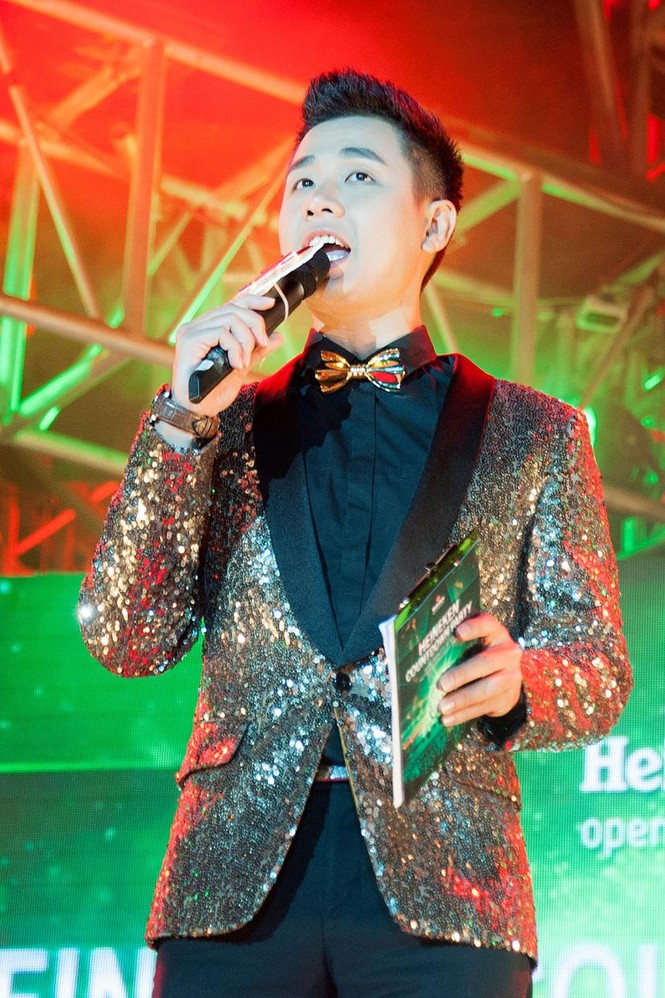 Hoàng Thùy Linh gợi cảm 'đốt cháy' đêm nhạc chào 2015 - ảnh 12