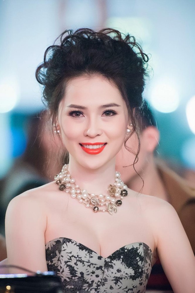 Thái Như Ngọc vai trần gợi cảm đón năm mới - ảnh 9