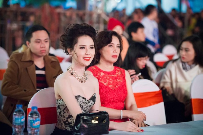 Thái Như Ngọc vai trần gợi cảm đón năm mới - ảnh 10